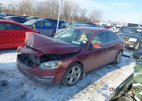 2015 Volvo S60 T5 Premier z USA, uszkodzony, nr VIN YV140MFK7F2354879